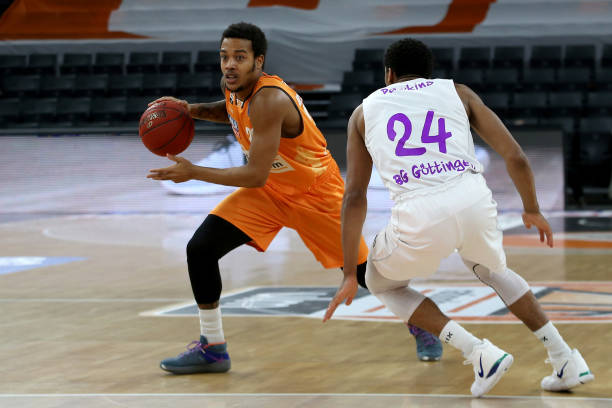 更展示了他 更展示了他