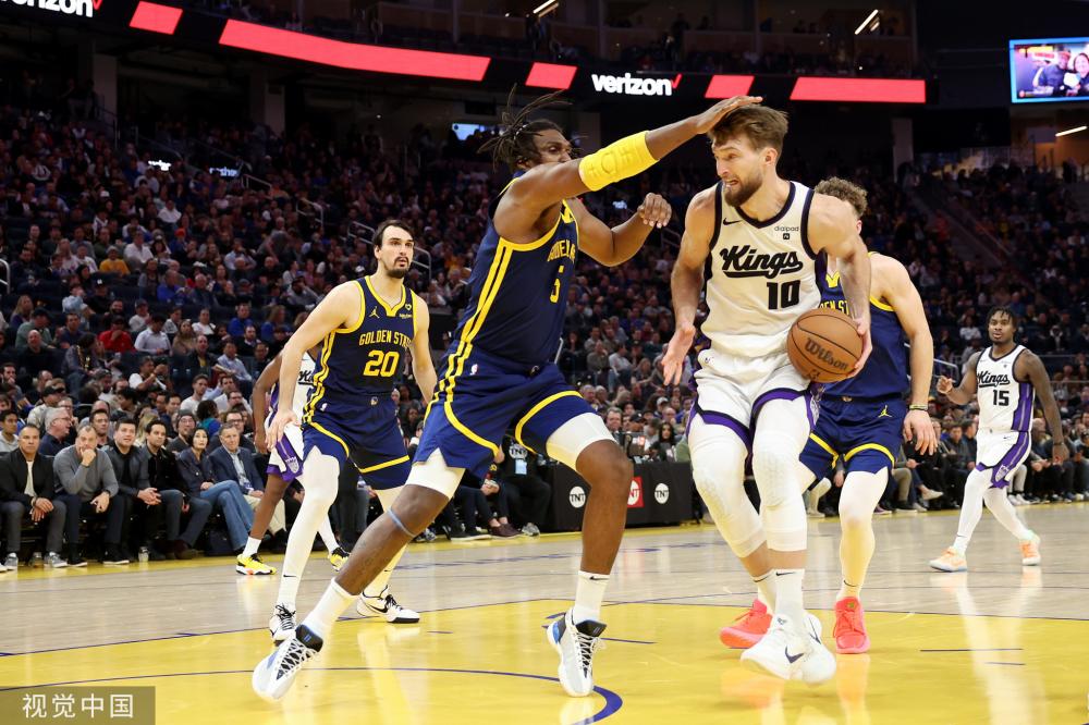 她对于铅球 她对于铅球