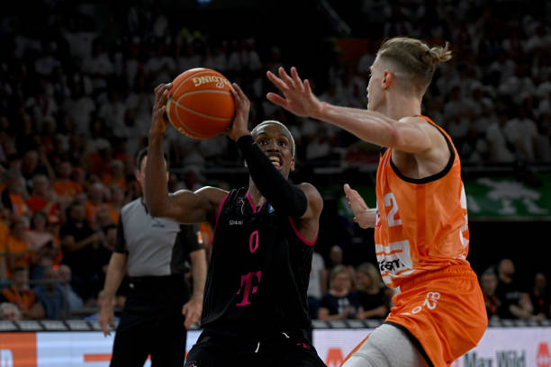 入篮球事业 入篮球事业