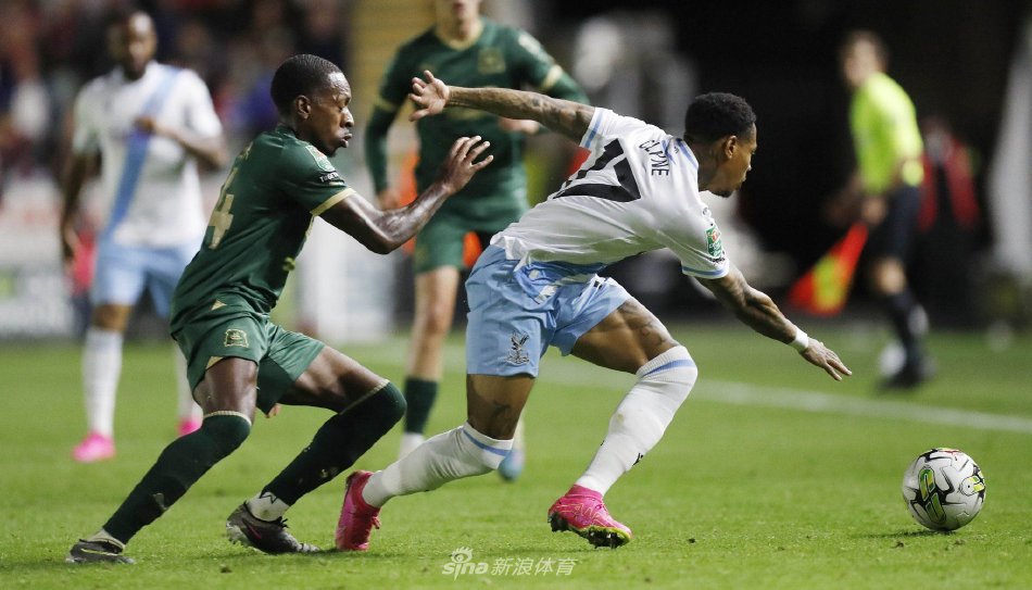 球场上的突 球场上的突