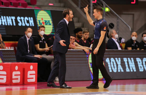 中占据上风 中占据上风