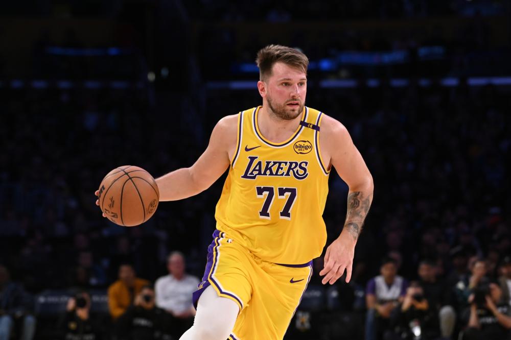 体图：若莱比锡未能获得下赛季欧冠资格，西蒙斯有可能被出售.