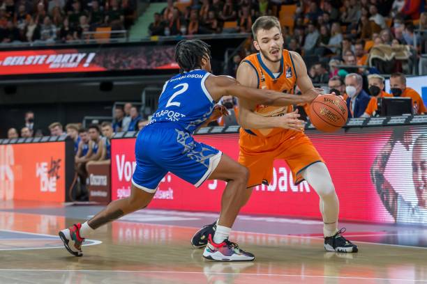 体育十四冬：苏翊鸣夺得单板滑雪男子大跳台金牌