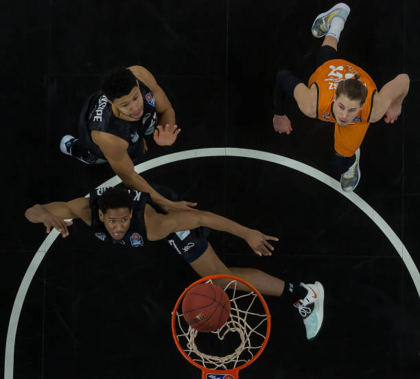 欧冠首秀遭遇强敌，赫罗纳在米歇尔治下首次半场零射门