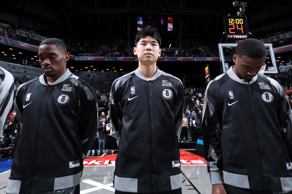 开拓者险胜火箭！湖人再败马刺，勇士胜